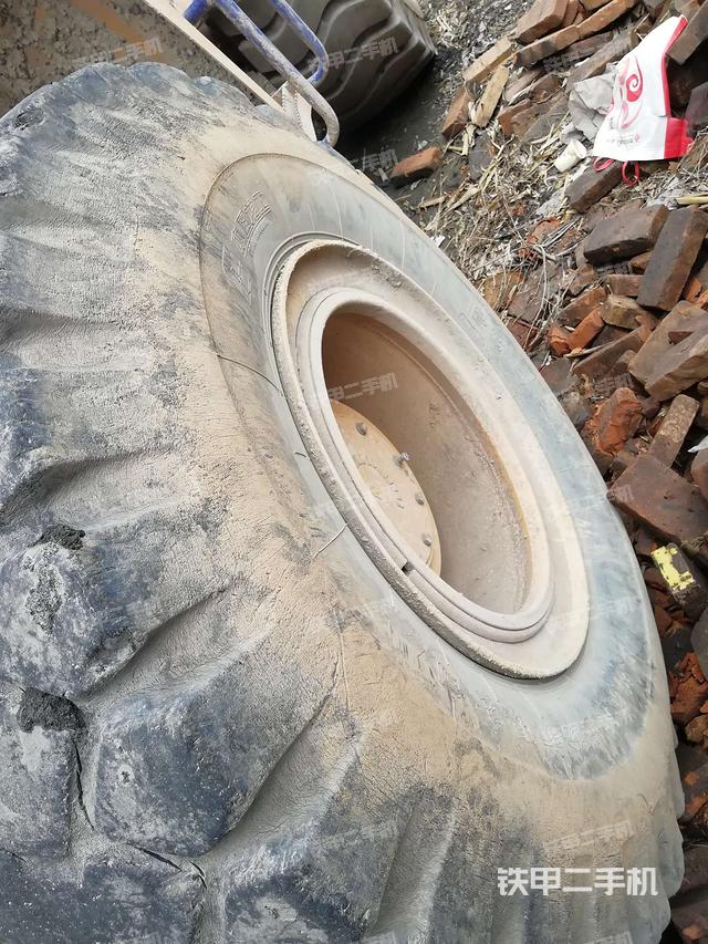 左前轮（行走机构）