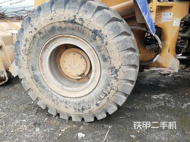 右前轮（行走机构）