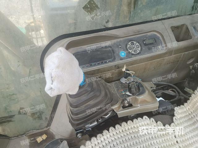 座椅右侧控制台/钥匙门/油门/含右手柄（驾驶室部分）