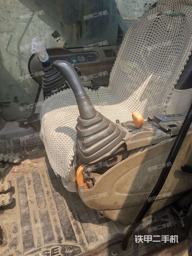 座椅左侧控制台/音响/含左手柄（驾驶室部分）