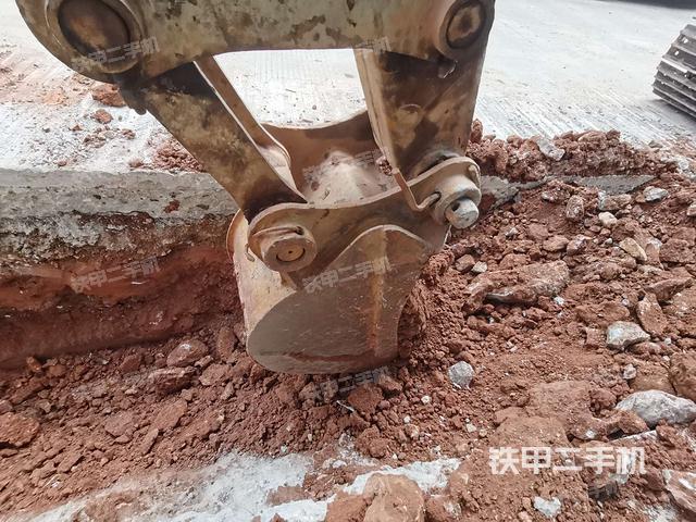 铲斗右后整体(工作和回转装置) 铲斗右后整体(工作和回转装置)