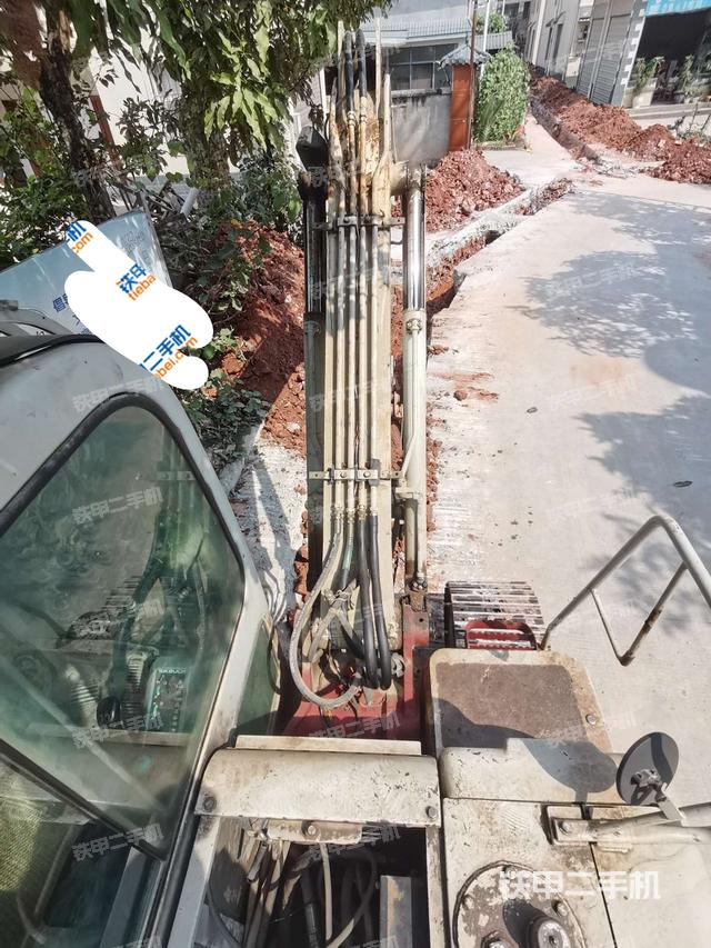 大臂背部俯视(工作和回转装置) 大臂背部俯视(工作和回转装置)