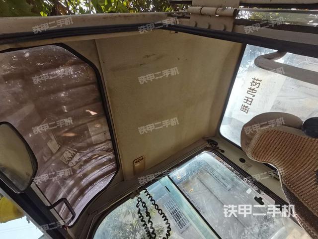 顶棚整体(驾驶室部分) 顶棚整体(驾驶室部分)