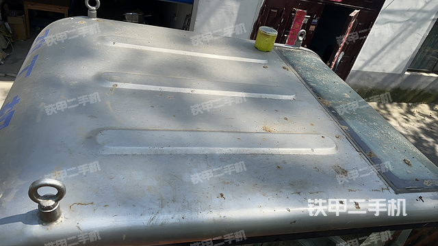 驾驶室顶部（整机外观）