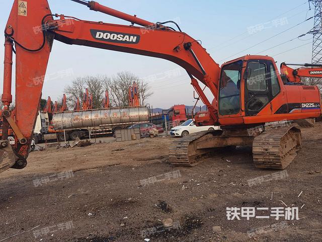 斗山DH220LC-7挖掘机