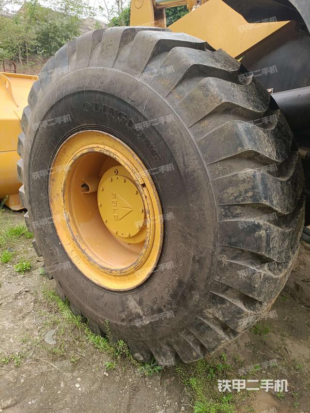 右前轮（行走机构）