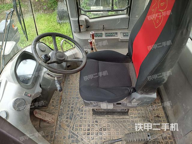 驾驶室内部（驾驶室部分）