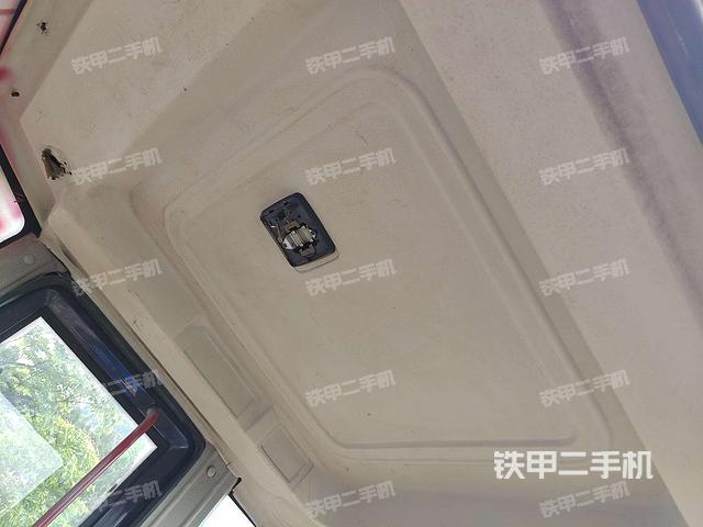 顶棚整体  内(驾驶室部分) 顶棚整体  内(驾驶室部分)