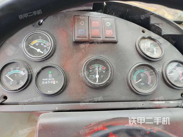 仪表盘(驾驶室部分) 仪表盘(驾驶室部分)