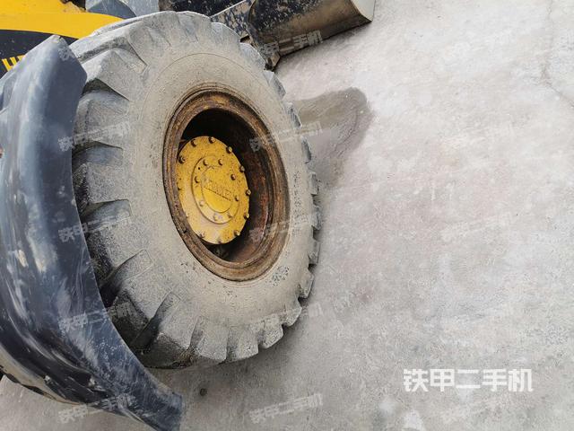 右前轮（行走机构）