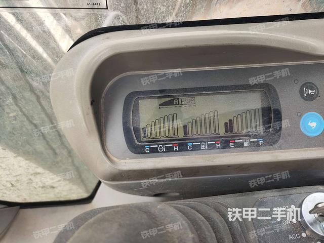 显示屏 (驾驶室部分) 显示屏 (驾驶室部分)
