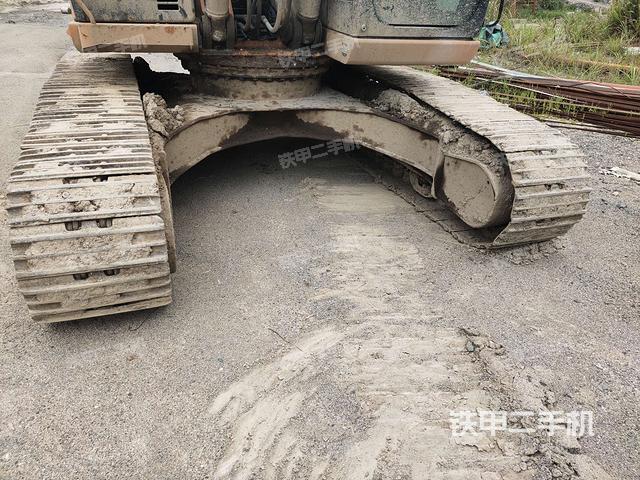 转盘和下车架正前(工作和回转装置) 转盘和下车架正前(工作和回转装置)