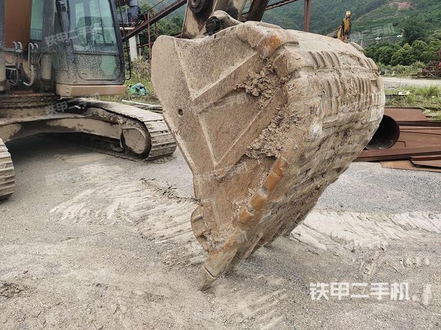 铲斗45度(工作和回转装置) 铲斗45度(工作和回转装置)