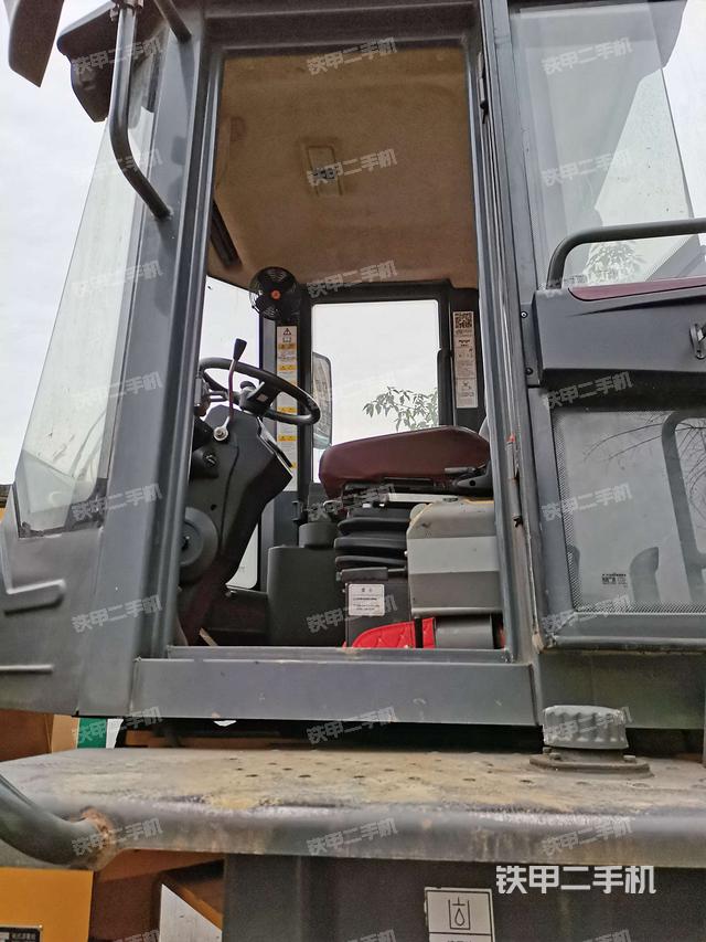 驾驶室正侧（驾驶室部分）