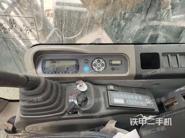 座椅右侧控制台/钥匙门/油门/含右手柄(驾驶室部分) 座椅右侧控制台/钥匙门/油门/含右手柄(驾驶室部分)