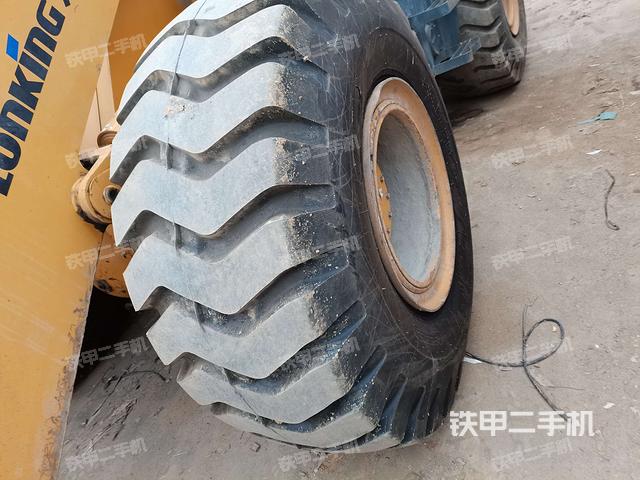 左前轮（行走机构）