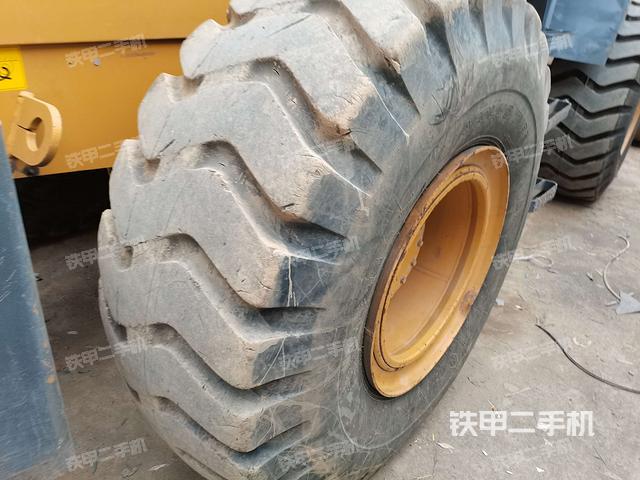 右前轮（行走机构）