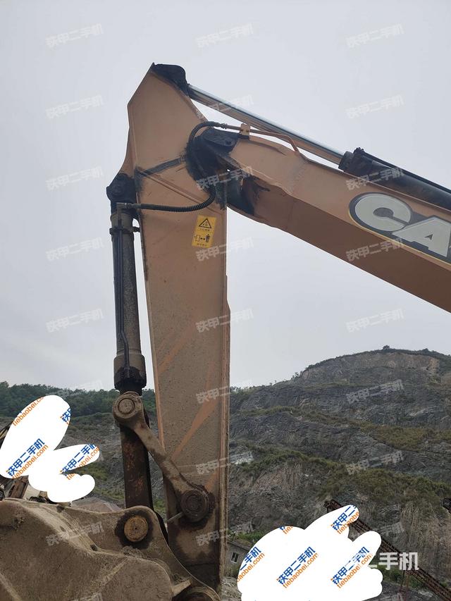 小臂整体左后(工作和回转装置) 小臂整体左后(工作和回转装置)