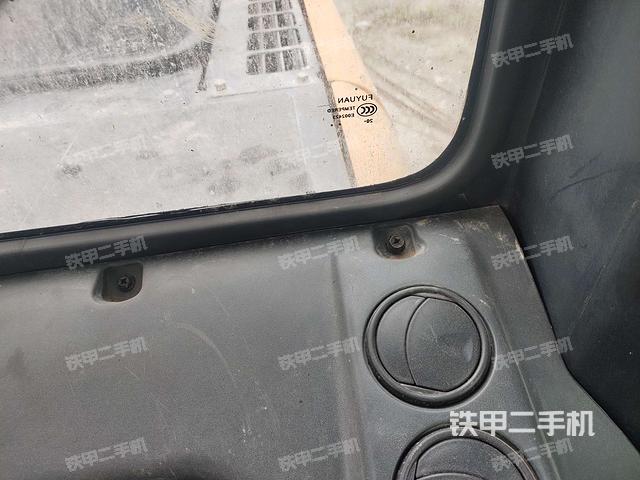 后窗玻璃角标(驾驶室部分) 后窗玻璃角标(驾驶室部分)