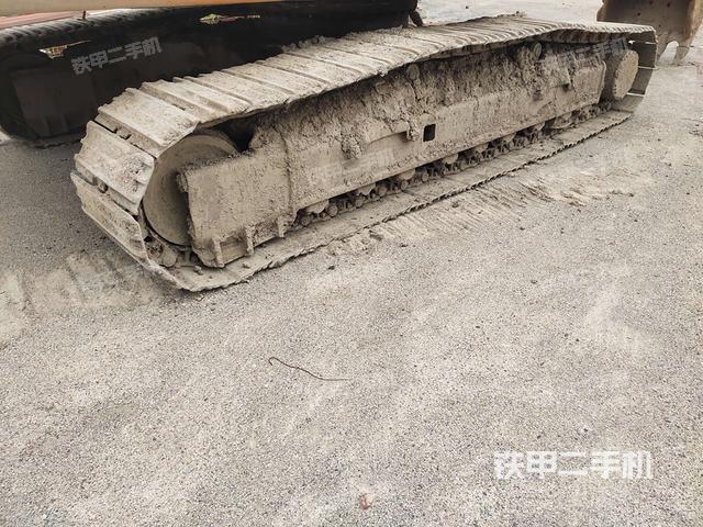 右侧履带整体(行走机构) 右侧履带整体(行走机构)