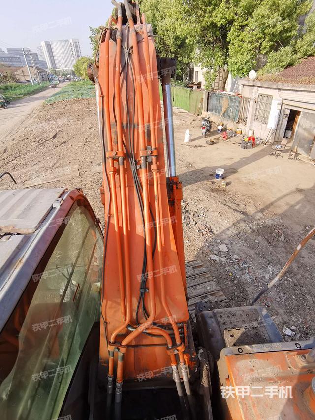 大臂背部俯视（工作和回转装置）