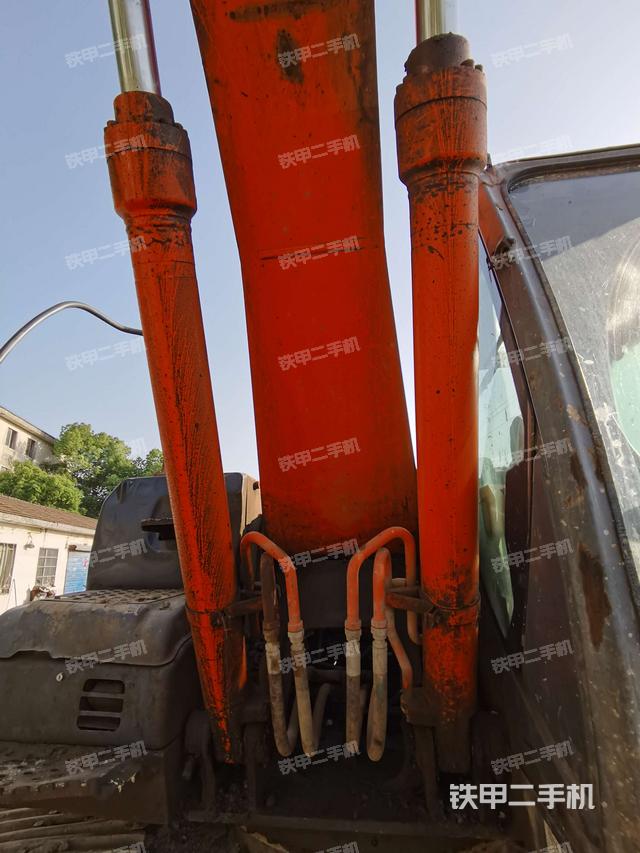 大臂油缸整体 竖拍（工作和回转装置）