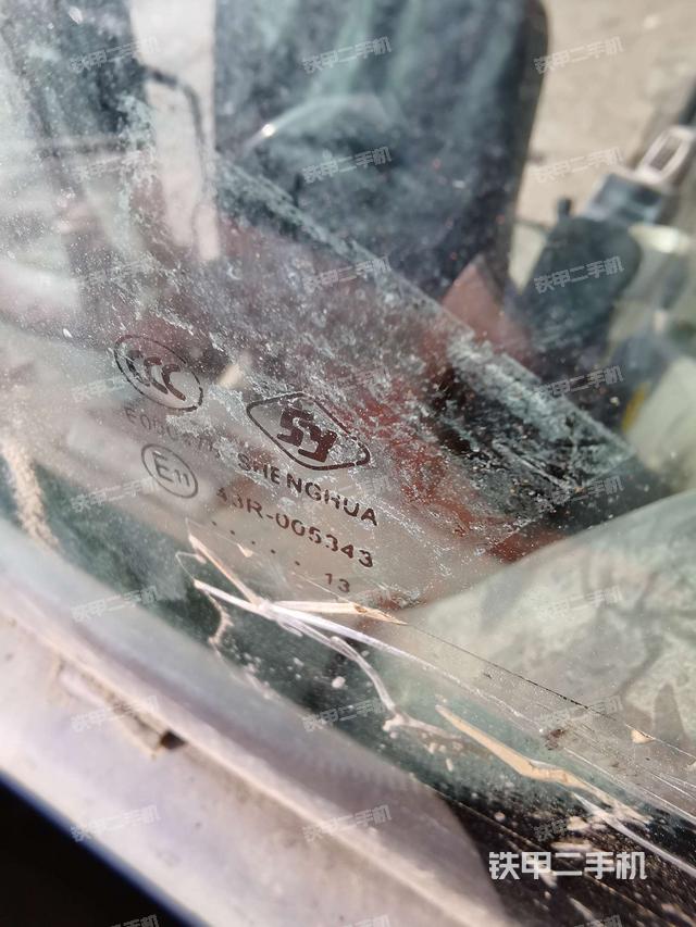 后窗玻璃角标（驾驶室部分）