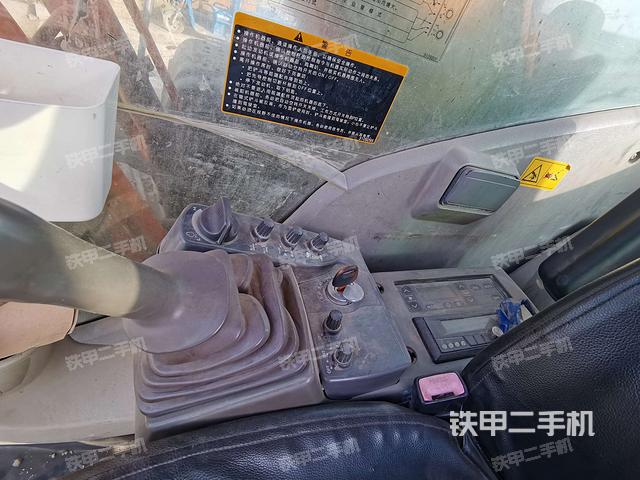 座椅右侧控制台/钥匙门/油门/含右手柄（驾驶室部分）