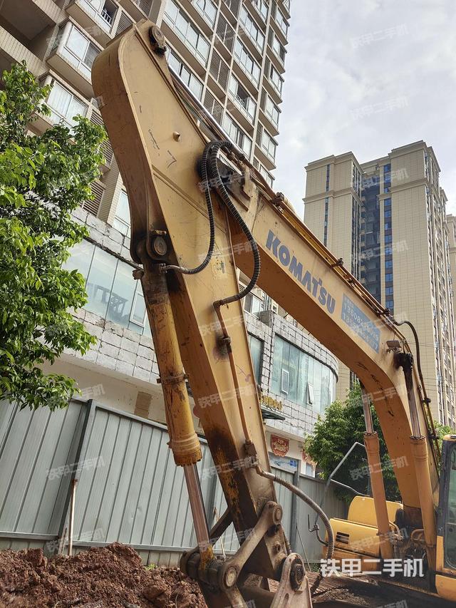 小松PC240LC-8挖掘机