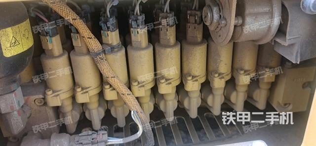 液壓泵艙室正面整體（整機(jī)外觀）