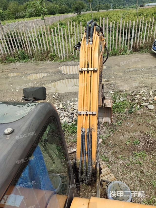 大臂背部俯视（工作和回转装置）