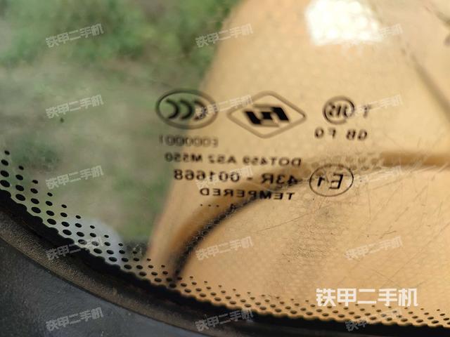 后窗玻璃角标（驾驶室部分）