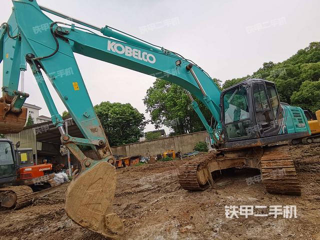 神钢SK200-10挖掘机