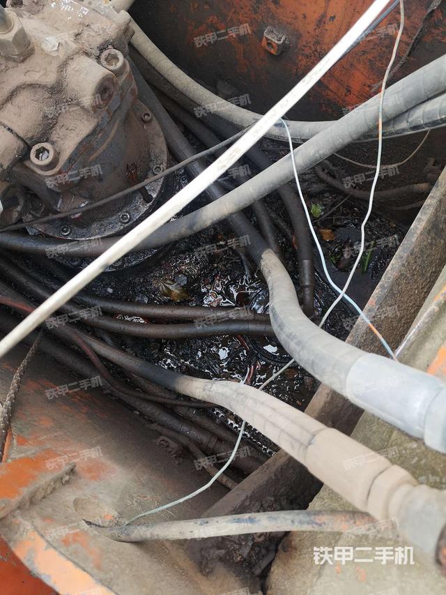 中央回转接头特写(上车部件) 中央回转接头特写(上车部件)