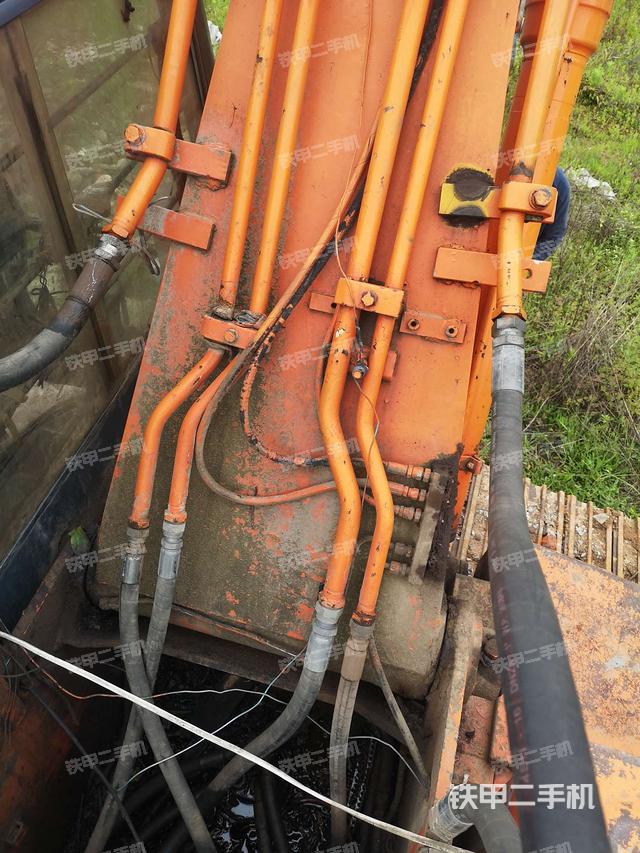 大臂背部俯视(工作和回转装置) 大臂背部俯视(工作和回转装置)