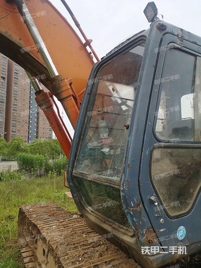 驾驶室正侧(驾驶室部分) 驾驶室正侧(驾驶室部分)