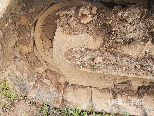 左导向轮(行走机构) 左导向轮(行走机构)