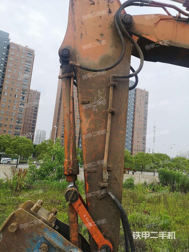 小臂整体左后(工作和回转装置) 小臂整体左后(工作和回转装置)