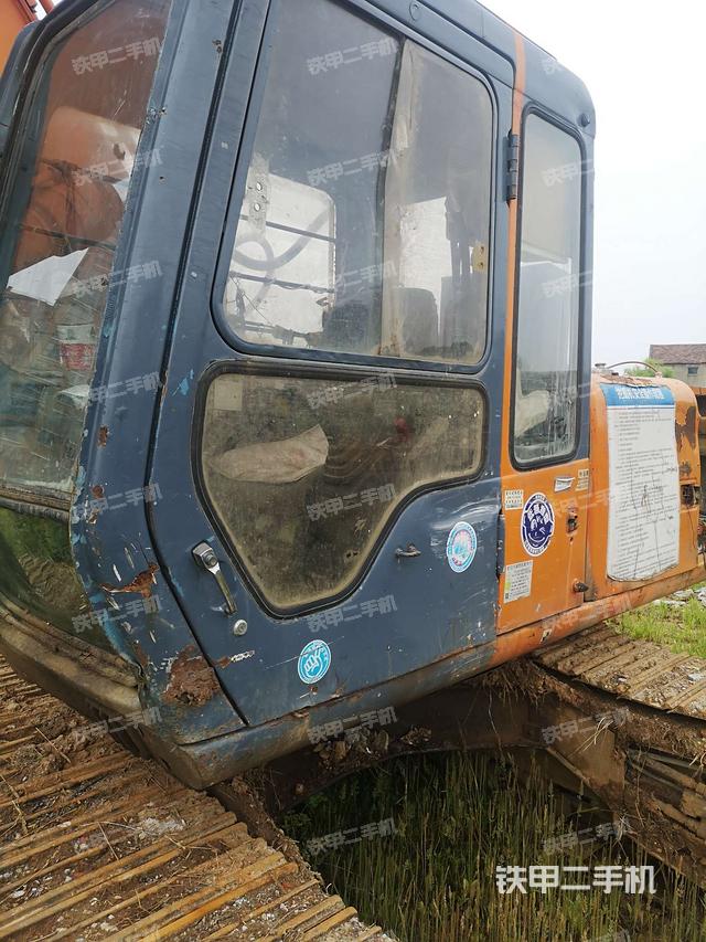 驾驶室左后45度(驾驶室部分) 驾驶室左后45度(驾驶室部分)