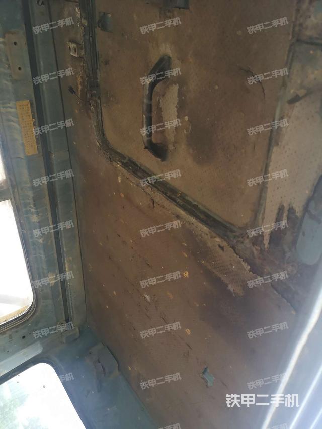 顶棚整体(驾驶室部分) 顶棚整体(驾驶室部分)