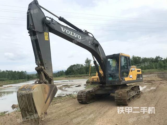 沃尔沃EC220DL挖掘机