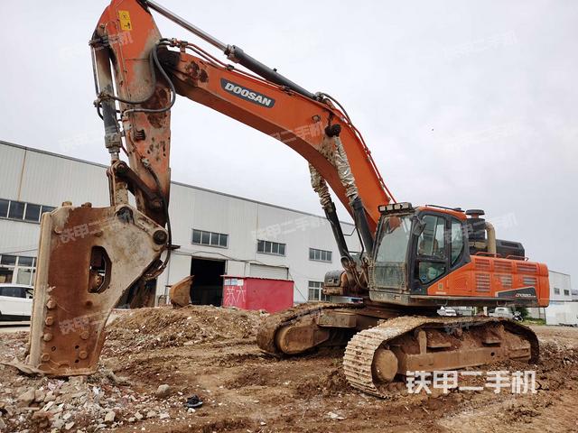 斗山DX520LC-9C挖掘机