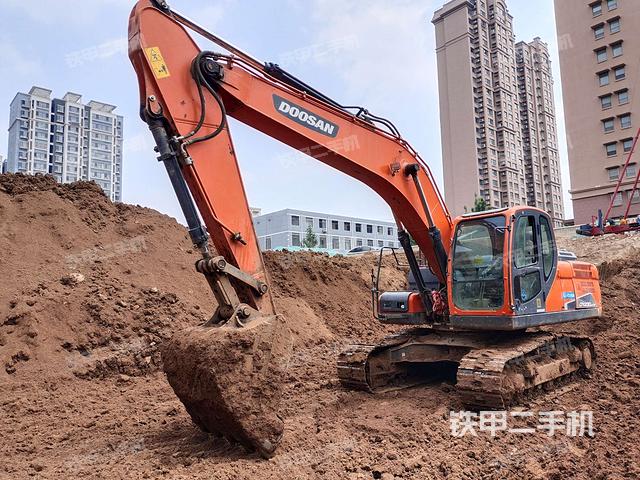 斗山DX215-9C挖掘机