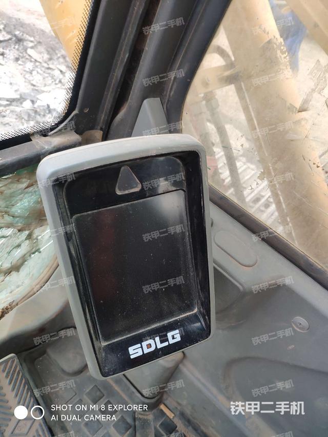 显示屏 (驾驶室部分) 显示屏 (驾驶室部分)