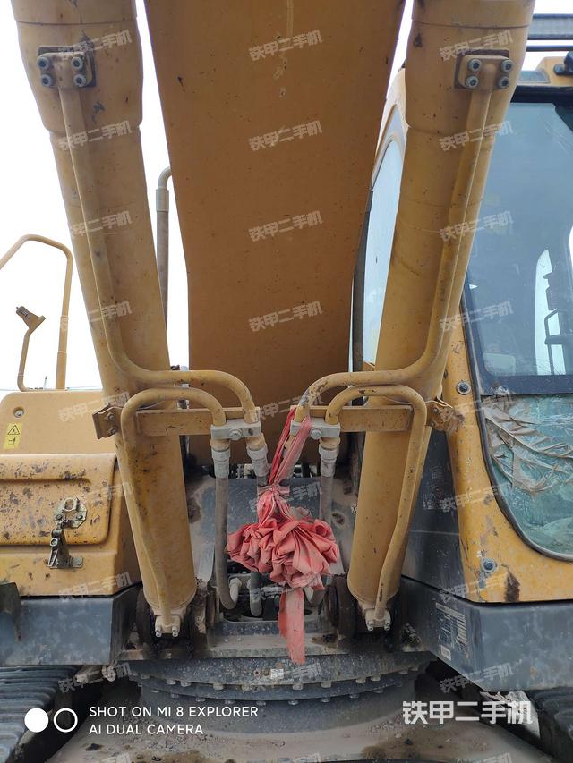 大臂油缸整体 竖拍(工作和回转装置) 大臂油缸整体 竖拍(工作和回转装置)