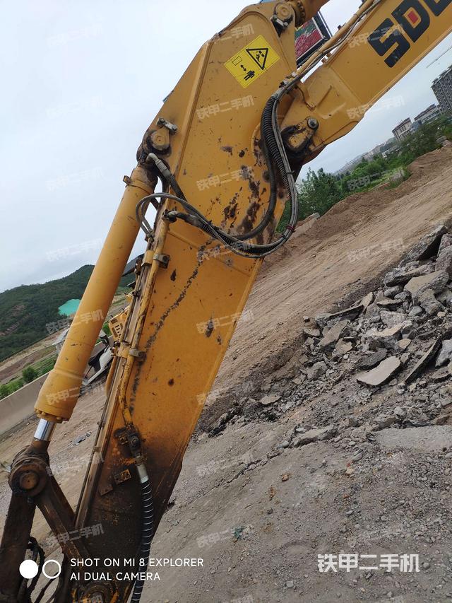 小臂整体左后(工作和回转装置) 小臂整体左后(工作和回转装置)