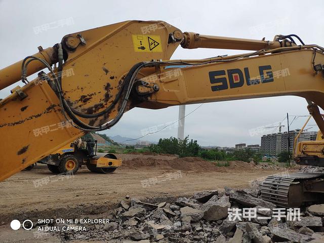 小臂整体右前(工作和回转装置) 小臂整体右前(工作和回转装置)