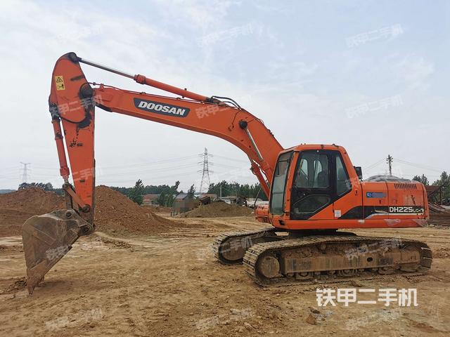 斗山DH225LC-7挖掘机