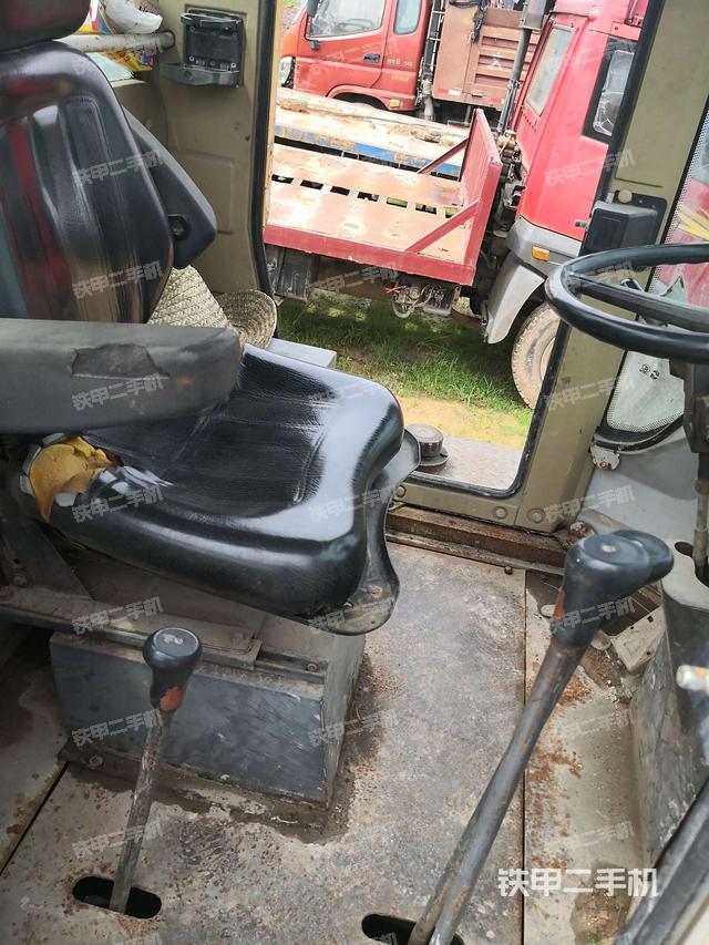 前挡风玻璃标 (驾驶室部分) 前挡风玻璃标 (驾驶室部分)