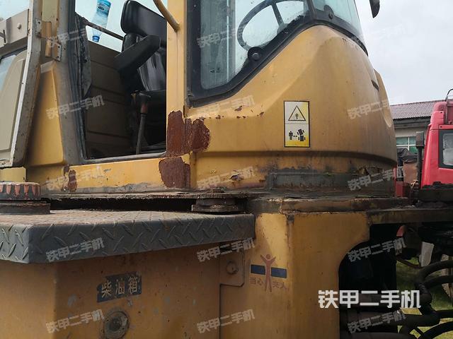 驾驶室正侧(驾驶室部分) 驾驶室正侧(驾驶室部分)